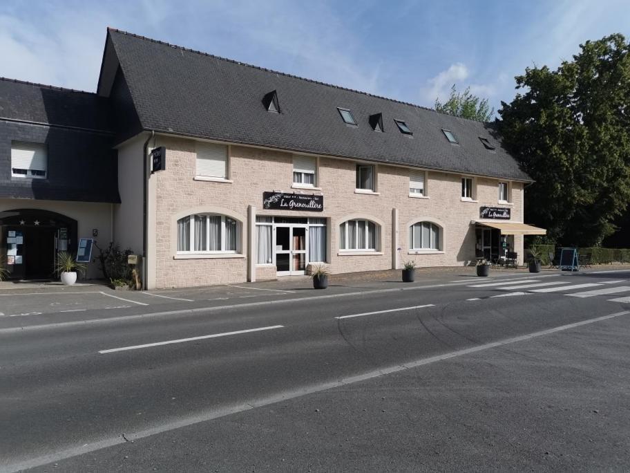 Hotel Restaurant La Grenouillere Vitre  Exterior photo